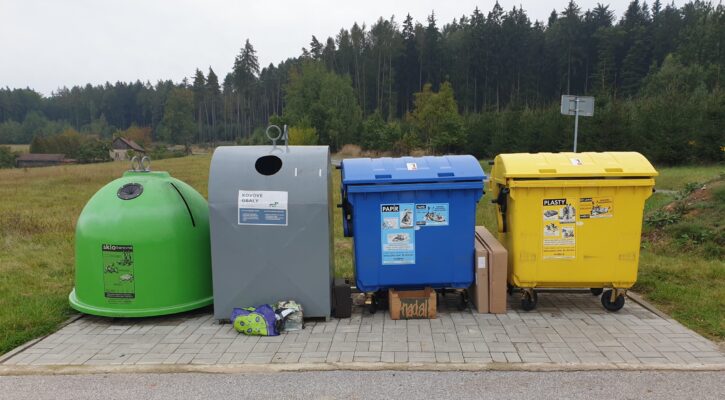 https://www.lukavec.eu/poplatky-za-komunalni-odpad-a-za-vodne-v-roce-2022/