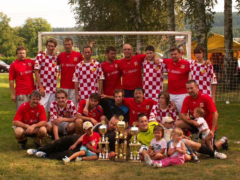 První a třetí tým turnaje o pohár obce Lukavec