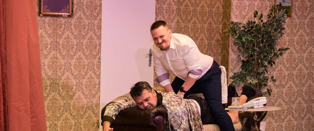 DIVADELNÍ PŘEDSTAVENÍ – BLBEC K VEČEŘI